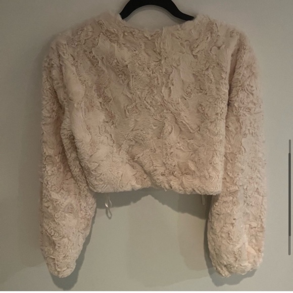 Nwt faux fur shrug anthropologie - Picture 7 of 9
